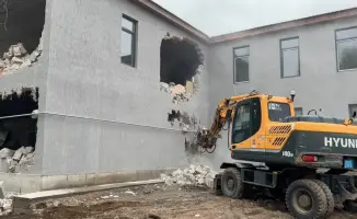 Снос незаконного кафе в Алматы начался