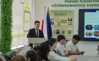 Обсуждение обновлённой Конституции Казахстана для студентов Esil University