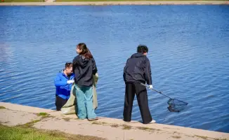 Уборка набережной Есиля: вклад 200 волонтеров в улучшение городской экологии