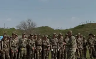 Школьники Шымкента погружаются в военную дисциплину на учебных сборах