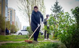 Экологическая акция Таза Қазақстан субботник Министерства просвещения Астана