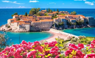 Казахстанцы смогут отдыхать в Черногории без визы с мая 2026 года