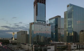 Флиппинг — это стратегия быстрой перепродажи жилья, которая стала популярной в Казахстане. Флипперы зарабатывают на покупке дешёвых квартир, которые затем ремонтируют и продают по более высокой цене. Это явление пришло в Казахстан из других стран, где фли