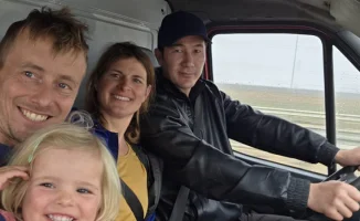 Казахстанец спас французских туристов в степи Мангистау: обсуждение в сети