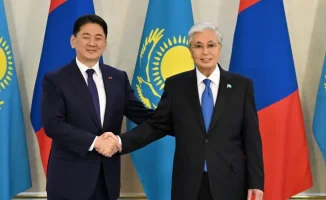 Президент Казахстана Касым-Жомарт Токаев встретился с президентом Монголии, где стороны провели переговоры в узком составе. В ходе встречи обсуждались вопросы двустороннего сотрудничества и достижения братской страны.
