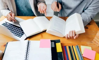 Казахстанцы, получившие бюджетное образование, рискуют потерять деньги: что нужно знать о грантовой отработке в 2026 году