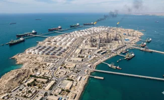 Срочно: США и Израиль нанесли удары по ключевому нефтяному узлу Ирана на острове Харк