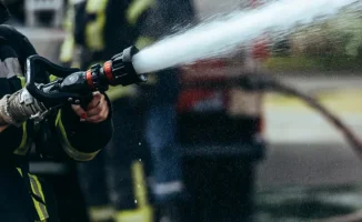 В Астане в районе Сарайшык происходит пожар в пятиэтажном здании, пожарные работают по повышенному рангу вызова, сообщает Tengrinews.kz.