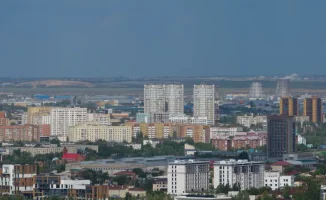 Жители Астаны вновь пожаловались на неприятный запах, коммунальщики провели проверку.