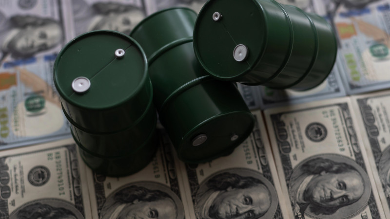 Казахстан извлекает выгоду из подорожания нефти на фоне конфликта на Ближнем Востоке, заявил вице-министр энергетики Санжар Астане