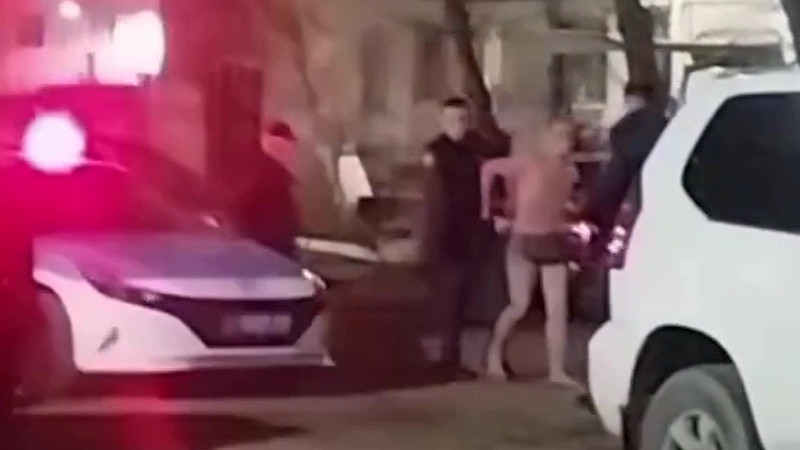 Нож в руках, а разум на распутье: Астана стала свидетелем шокирующего инцидента на детской площадке Астане