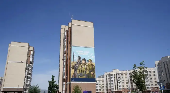 В День защитника Отечества в Жетісу открыли мурал «Бейбіт елдің қалқаны» (2)