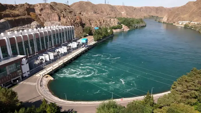 Капшагайское водохранилище в Казахстане на 98% заполнено, обеспечивая водоснабжение для сельского хозяйства и межгосударственное сотрудничество с Китаем Астане
