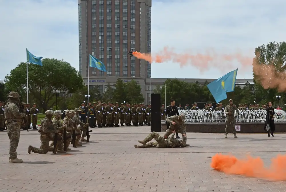 Волнение и гордость: 4500 военнослужащих Вооруженных сил приняли Военную присягу Астане