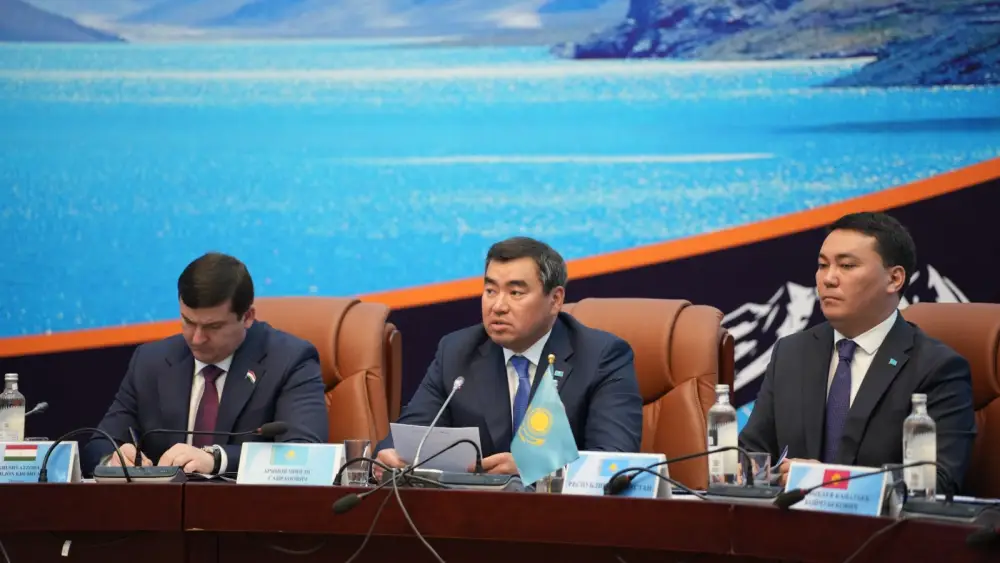 Глава МЧС принял участие в международном форуме по климатической безопасности в Душанбе (7)