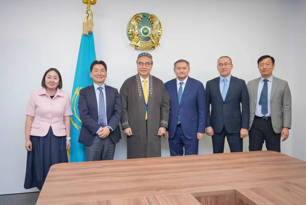 Саясат Нурбек провел встречу с профессором KAIST Пак Чжином (9)