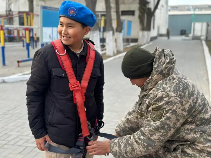 Военнослужащие МЧС в рядах защитников Отечества (6)
