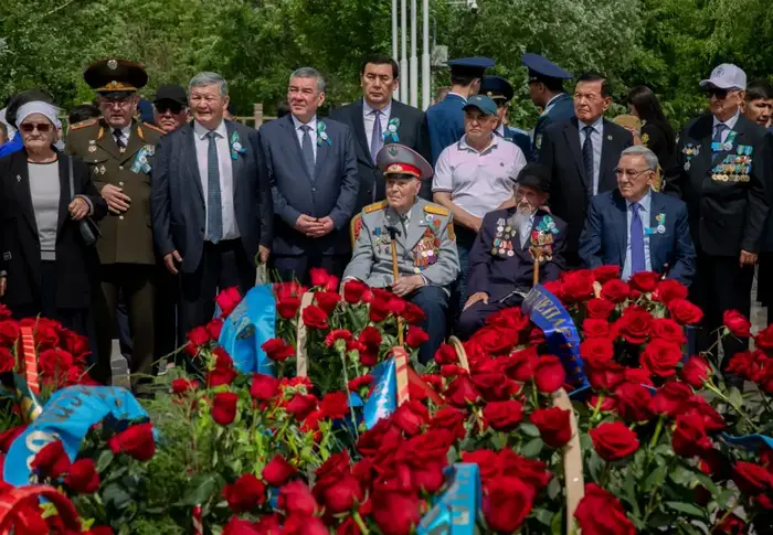Жамбылцы почтили память героев Великой Победы (5)