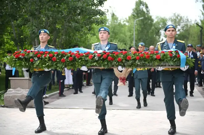 Память о героях: в Алматинской области прошла торжественная церемония в честь павших за мирное будущее Астане