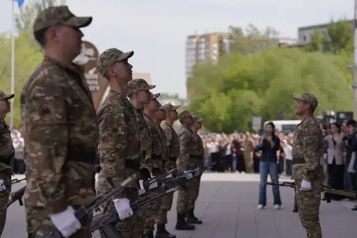 В Астане более 400 выпускников военной кафедры приняли присягу (5)