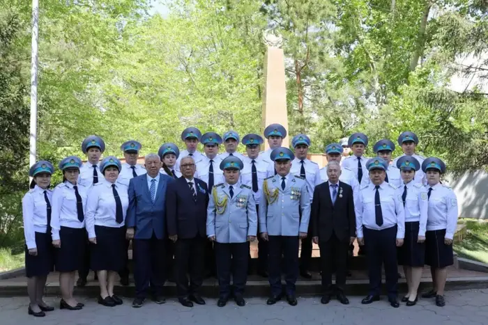 Память о героях: транспортные полицейские провели церемонию в честь 81-й годовщины Великой Победы Астане
