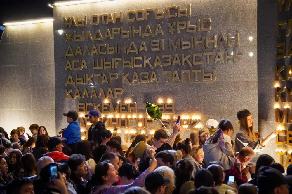Аким ВКО принял участие в акции «Зажги свою свечу» (6)