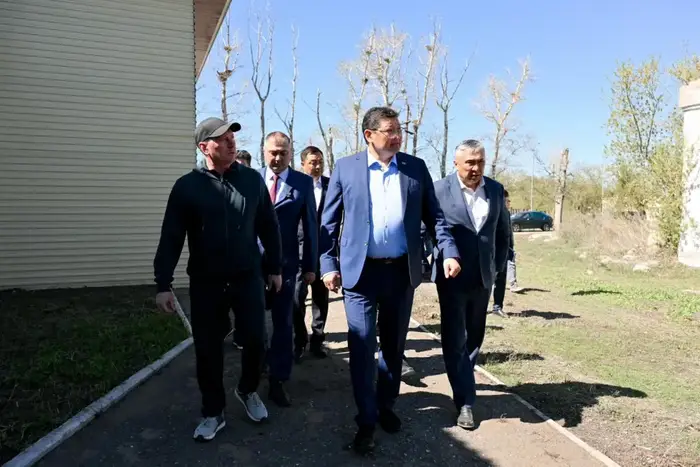 Аким области посетил недостроенный объект культуры в селе Белағаш Бородулихинского района (6)