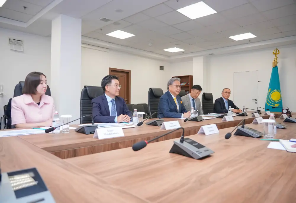 Саясат Нурбек провел встречу с профессором KAIST Пак Чжином (2)
