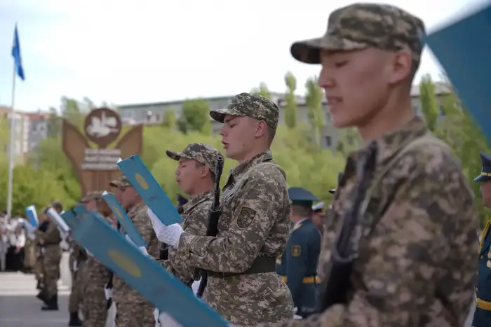 В Астане более 400 выпускников военной кафедры приняли присягу (9)