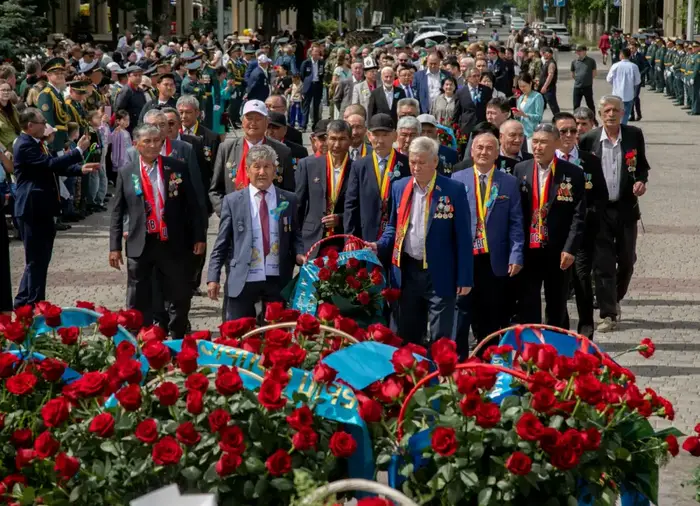 Жамбылцы почтили память героев Великой Победы (4)