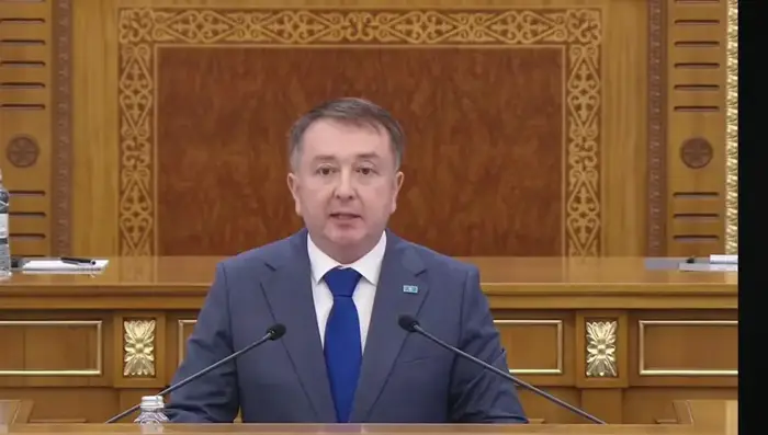 Министр юстиции представил в Мажилисе проект конституционного закона «О Президенте» (4)