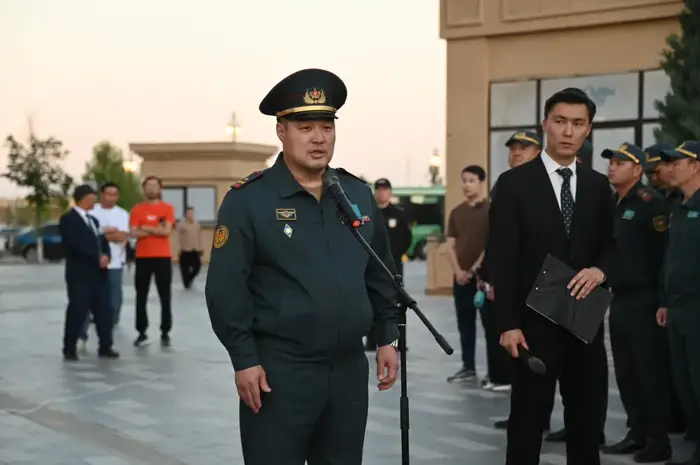 В Туркестане прошла церемония проводов призывников в Военный институт Сухопутных войск Астане