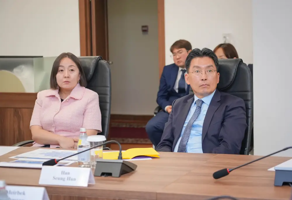 Саясат Нурбек провел встречу с профессором KAIST Пак Чжином (4)