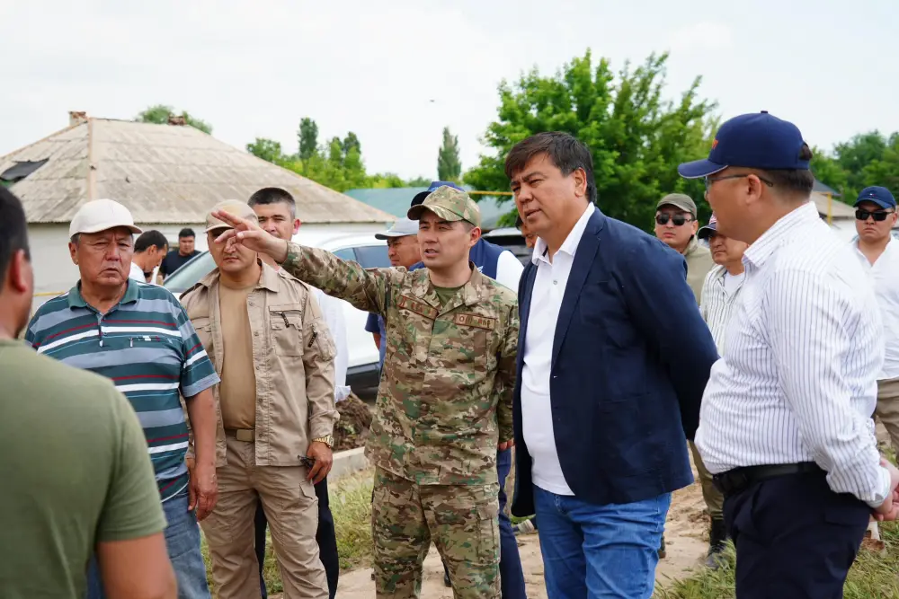 Последствия проливных дождей в Туркестанской области: затопление дворов и меры по водоотведению Астане