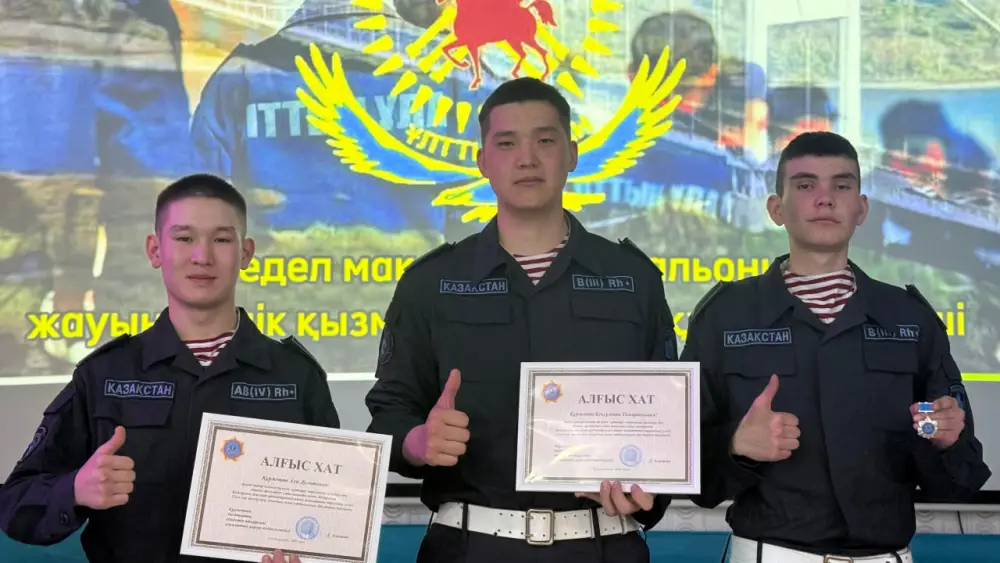 За проявленную бдительность: в Семее военнослужащие Нацгвардии поощрены за предотвращение чрезвычайной ситуации с ребёнком (3)