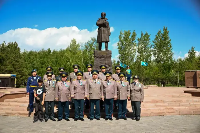 В столичном парке «Жерұйық» первый заместитель министра обороны почтил память генерала Ивана Панфилова (3)