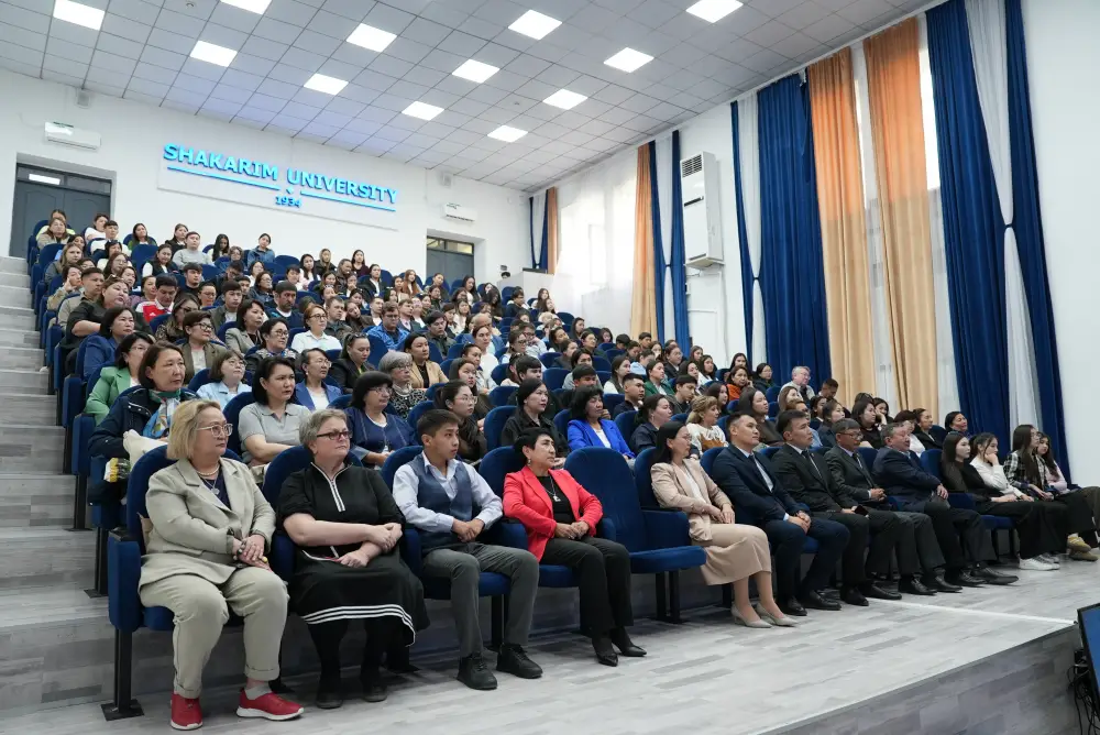 Судья Конституционного Суда выступил с лекцией в Shakarim University (2)