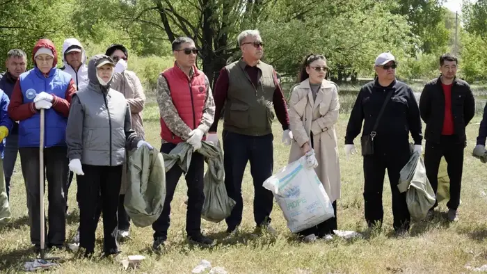«Чистый город – чистая среда»: в поселке Водный города Семей прошла экологическая акция (5)