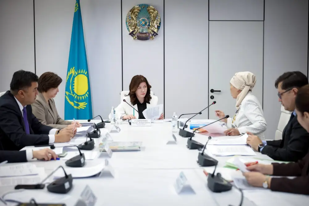 Министр просвещения Жулдыз Сулейменова провела общественный прием граждан (4)