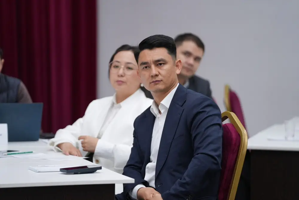 Курс по коммуникациям и ИИ стартовал для членов Президентского молодежного кадрового резерва в Академии государственного управления Астане