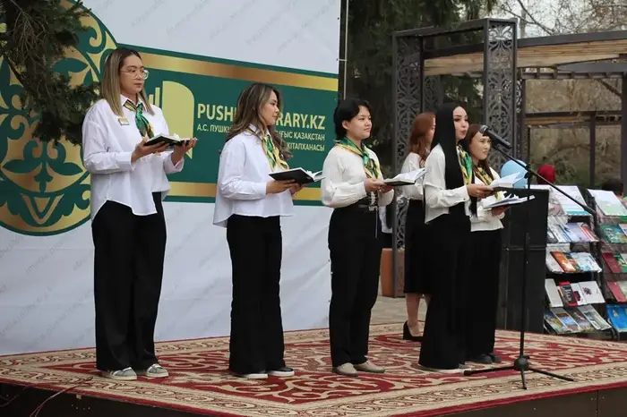 В Усть-Каменогорске состоялось мероприятие «Open Library: Библиотека под открытым небом» (3)