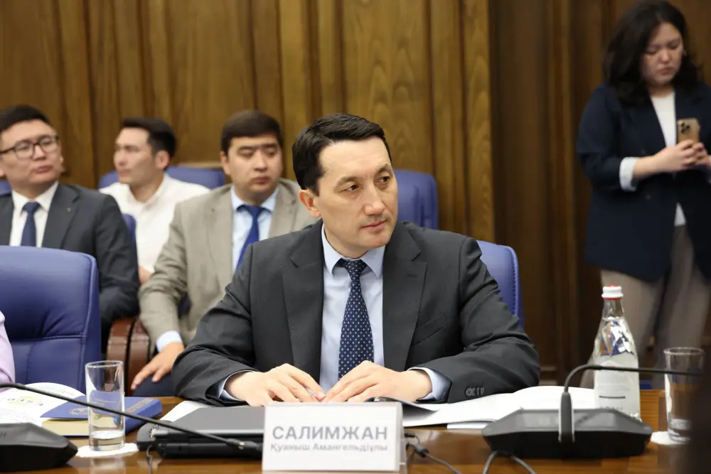 Уполномоченный по этике Аппарата Высшего Судебного Совета Куаныш Салимжан принял участие в работе Круглого стола на тему: «Инструменты регулирования конфликта интересов на государственной службе: международный опыт и перспективы совершенствания антикоррупционной политики в Казахстане» (5)