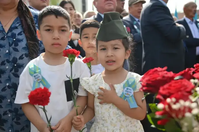 ДЕНЬ ПОБЕДЫ В ШЫМКЕНТЕ: ПАМЯТЬ, БЛАГОДАРНОСТЬ И УВАЖЕНИЕ ВЕТЕРАНАМ (4)