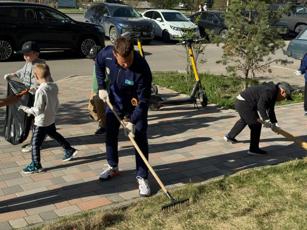 В Астане будущие чемпионы мира провели акцию чистоты (2)