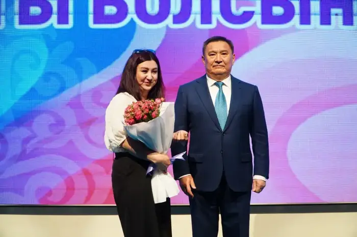 В г. Косшы еще 10 семей получили ключи от квартир (3)