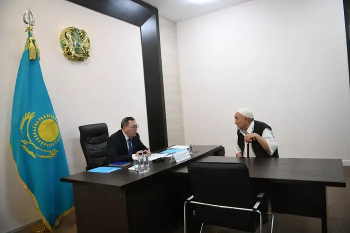 Марат Султангазиев провел личный прием граждан (2)