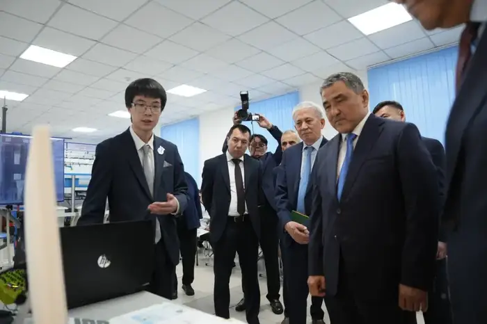 В 18 университетах по всему Казахстану одновременно прошли экочасы на тему водосбережения «Экономь воду – сохраняй будущее!» (8)