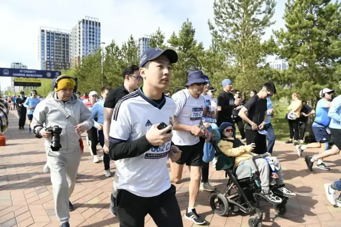 Charity Samruk Marathon: тысячи людей приняли участие в масштабном благотворительном мероприятии в Астане (5)