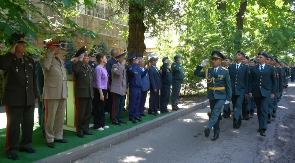 Казахстанские военнослужащие почтили память Сагадата Нурмагамбетова (9)