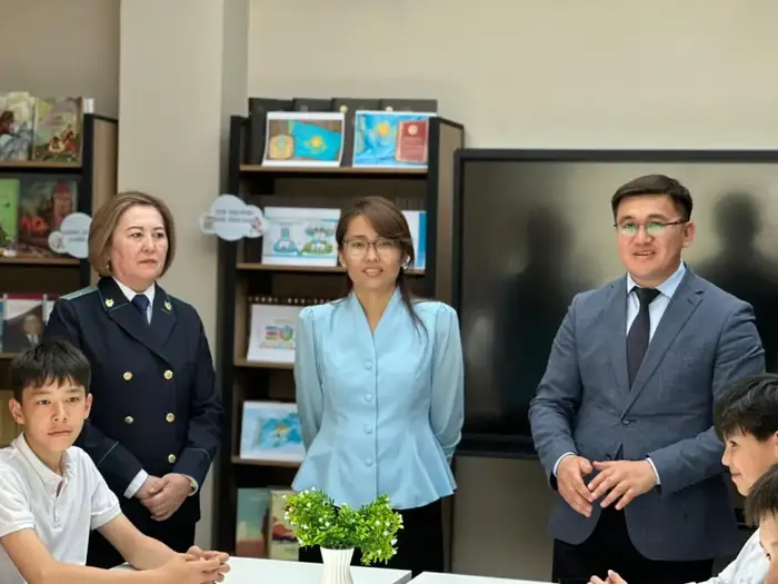 В Астане председатели судов и прокуроры читают лекции школьникам (3)